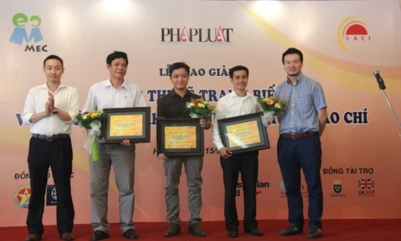 Những bức tranh biếm chích trúng 'tử huyệt' của tham nhũng ảnh 13