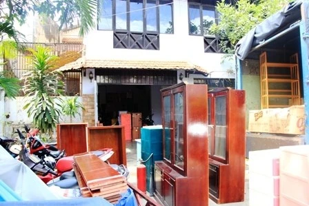 Nghệ sĩ Chánh Tín dọn đồ, bàn giao nhà cho ngân hàng ảnh 3