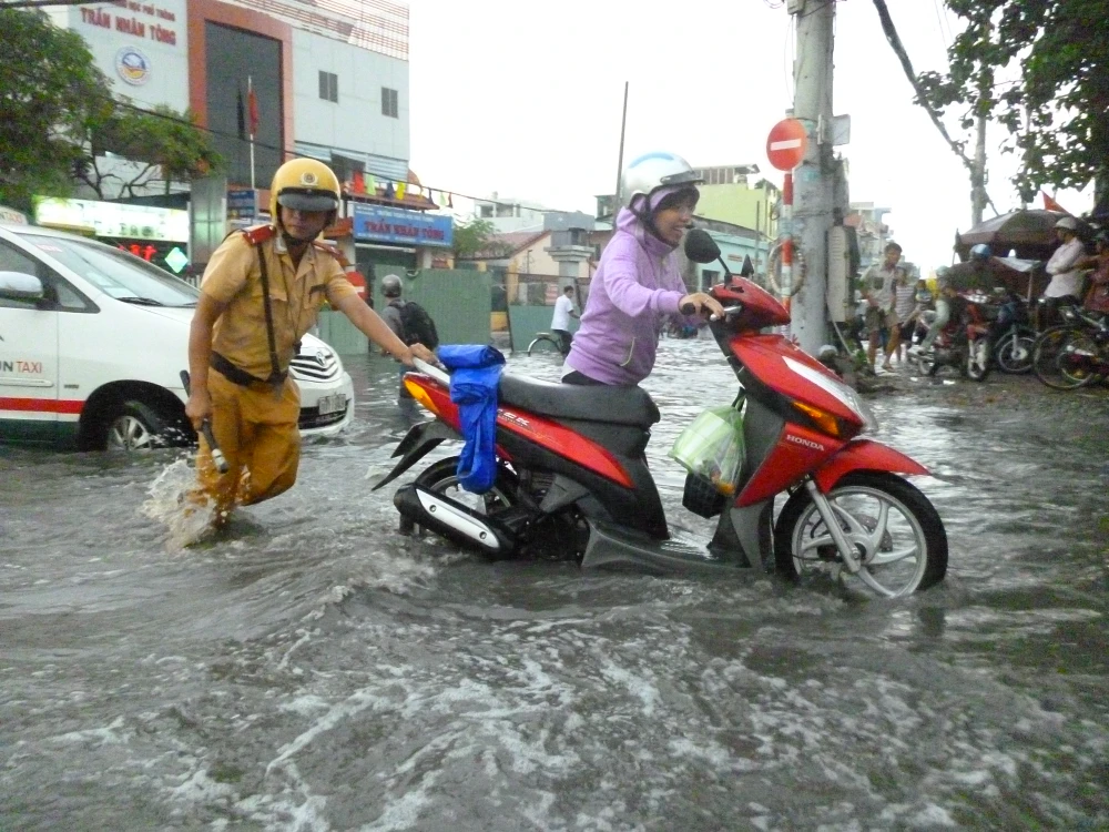 TP.HCM: Hình ảnh đẹp của anh CSGT ảnh 4