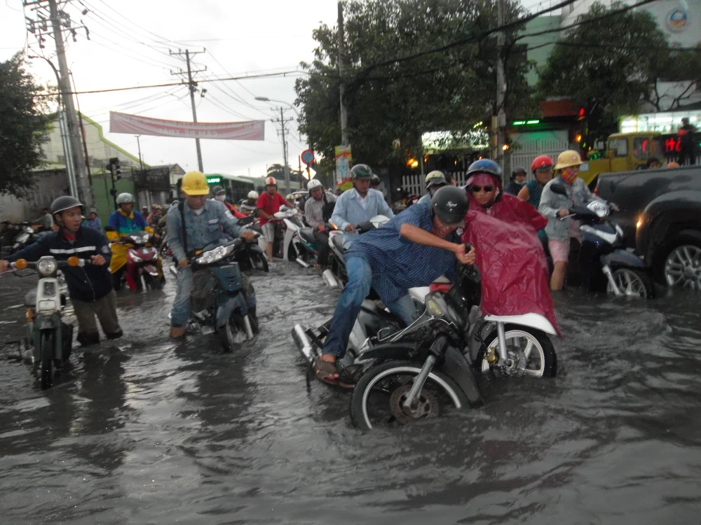 TP.HCM: Hình ảnh đẹp của anh CSGT ảnh 8