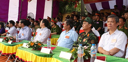 Các đại biểu dự và chỉ đạo cuộc diễn tập. Lực lượng cảnh sát 113 Công an tỉnh Hưng Yên triển khai đội hình "chiến đấu". Tiếp đó là đội hình của lực lượng cảnh sát cơ động. Triển khai đội hình từ trên cao. Trinh sát đặc nhiệm trấn áp "khủng bố" vòng ngoài. Những phần tử khủng bốbị khống chế. Tình huống cháy nổ được đặt ra... Lực lượng Cảnh sát Phòng cháy, chữa cháy cũng có mặt kịp thời để xử trí tình huống.