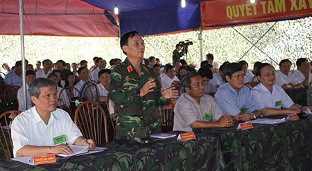 Trung tướng Phạm Hồng Hương, Tư lệnh Quân khu 3, phát biểu chỉ đạo và phê duyệt Quyết tâm tác chiến phòng thủ tỉnh Hưng Yên.