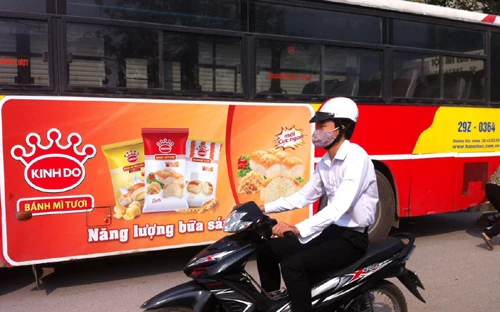 Thương tâm: Nữ nhà báo chết thảm dưới bánh xe buýt ảnh 1