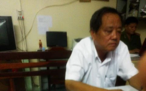 Ông Huỳnh Hớn Dũng buồn rầu sau sự việc xảy ra. Ảnh:Theo Dân trí Ông