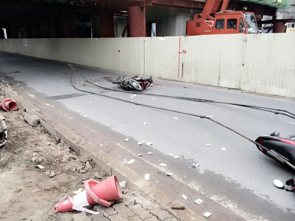 Tai nạn nghiêm trọng ở công trường dự án đường sắt trên cao ảnh 3 Tai nạn nghiêm trọng ở công trường dự án đường sắt trên cao ảnh 3