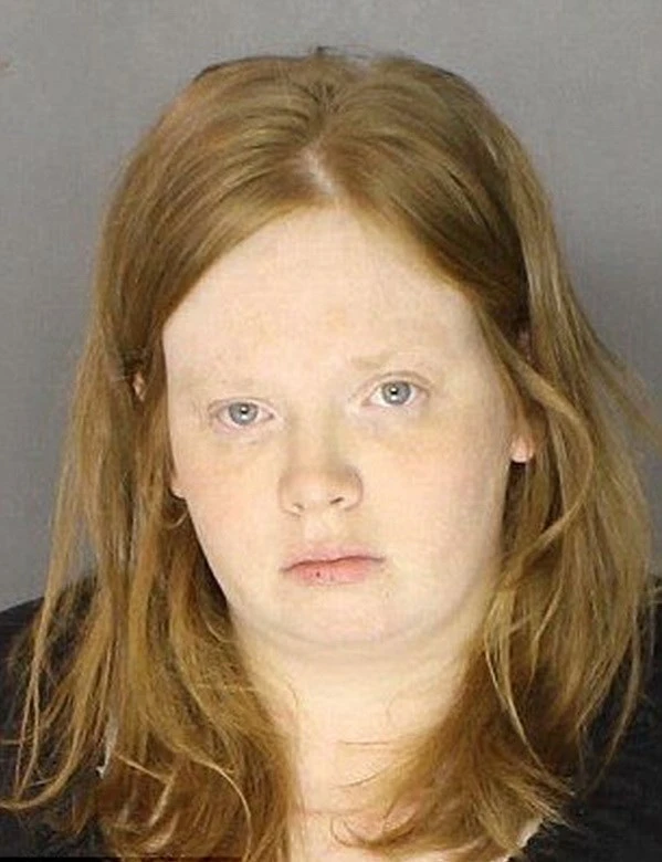 Bé trai 3 tuổi bị mẹ và người tình dùng chảo đánh đến chết ảnh 2