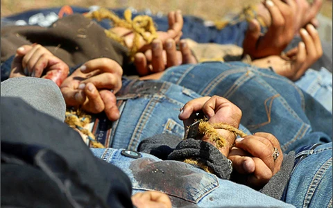 Cảnh sát bắt hơn 40 sinh viên rồi giao cho băng đảng thiêu cháy, phi tang xác ảnh 1