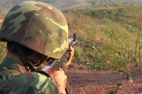 Các vị trí đã sẵn sàng. Máy bay Su 30 ném bom vào mục tiêu tại điểm cao 152,4. B41 tiêu diệt mục tiêu ngay loạt đạn đầu. Xe tăng khai hỏa. Nổ bộc phá mở cửa mở. Bộ binh vượt qua cửa mở đánh chiếm các mục tiêu. Xe tăng vượt qua cửa mở. Các mệnh lệnh chính xác, ngắn gọn được phát đi từ sở chỉ huy Sư đoàn 312. Triển khai lực lượng bộ binh cơ giới tại Nam đồi N để bắn sang điểm cao 95. Máy bay bị bắn hạ. Những đơn vị hoàn thành xuất sắc nhiệm vụ được tặng quà, khen thưởng.