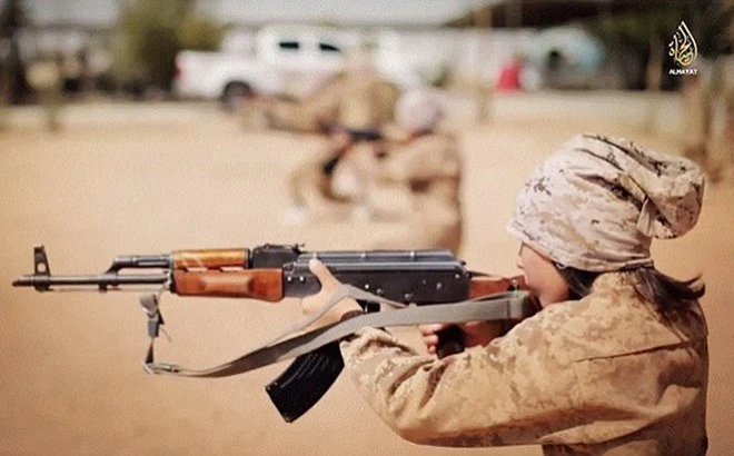 IS tung video gây sốc về cảnh huấn luyện các binh sĩ trẻ em ảnh 3