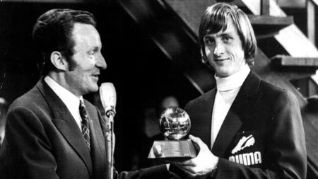 Cruyff phục hận Beckenbauer bằng chiến thắng trong cuộc đua đến danh hiệu QBV