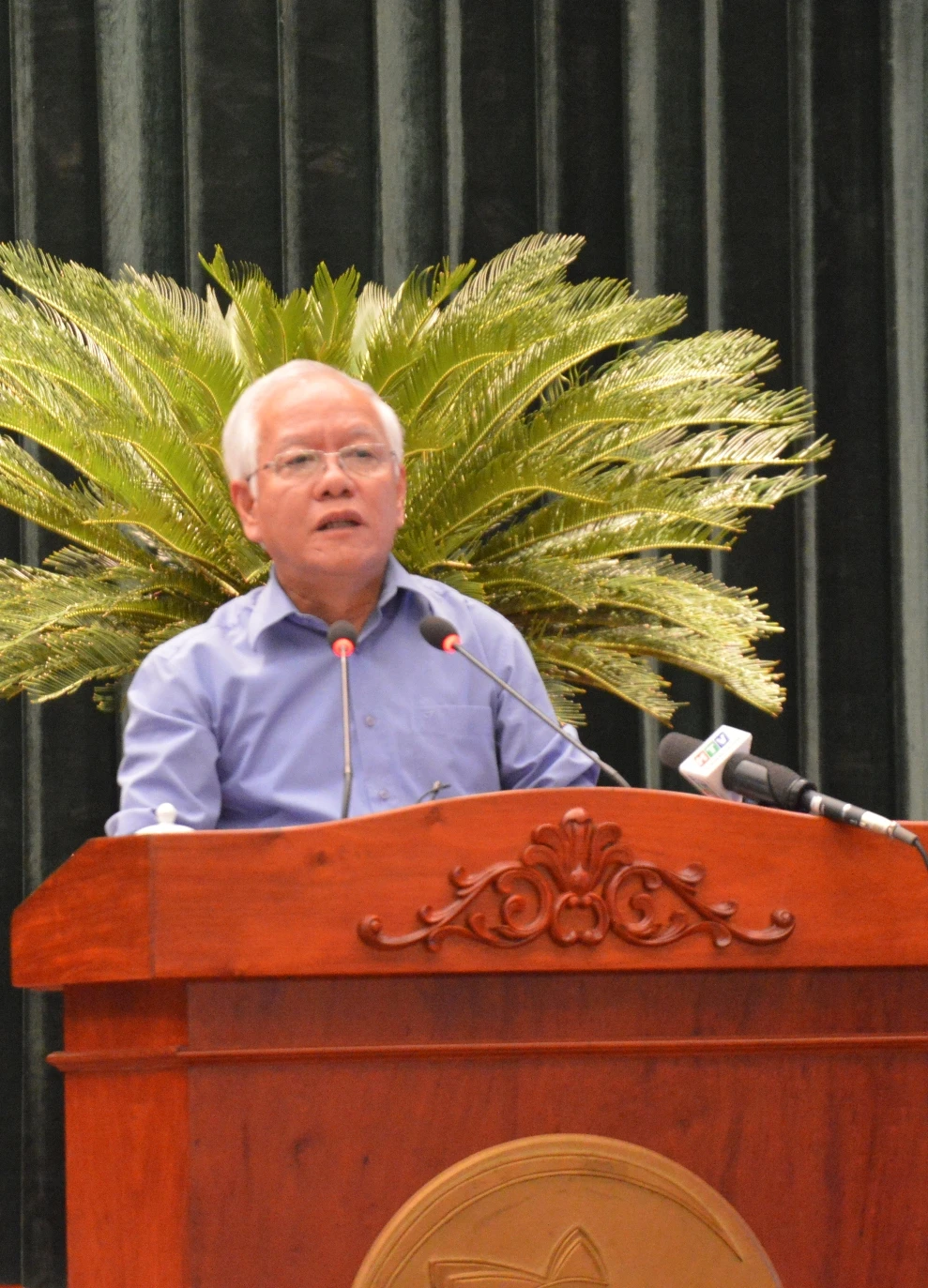 Lãnh đạo TP bất ngờ điểm danh cán bộ vắng họp ảnh 1