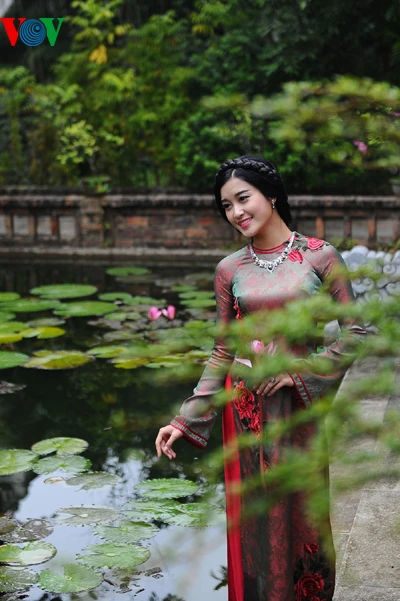 Ngắm nhan sắc Á hậu Huyền My trong áo dài nền nã ảnh 10