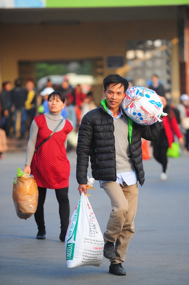 Cửa ngõ Hà Nội, TP.HCM ùn ứ khi người dân trở lại sau kỳ nghỉ ảnh 3