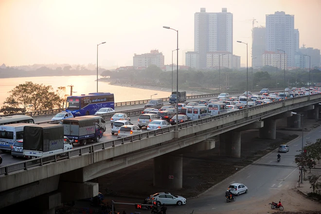 Cửa ngõ Hà Nội, TP.HCM ùn ứ khi người dân trở lại sau kỳ nghỉ ảnh 6