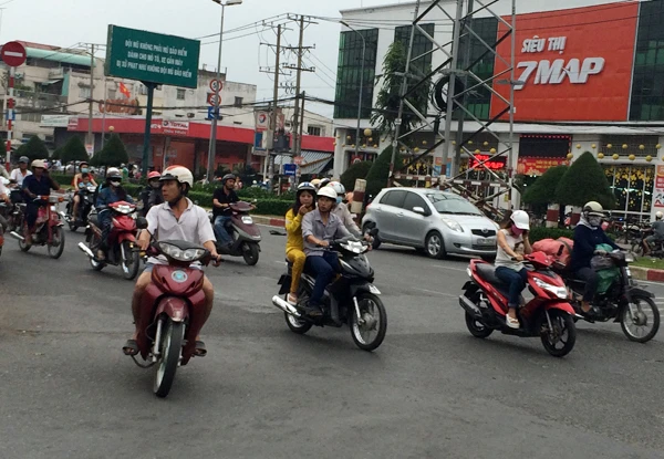 Cửa ngõ Hà Nội, TP.HCM ùn ứ khi người dân trở lại sau kỳ nghỉ ảnh 13