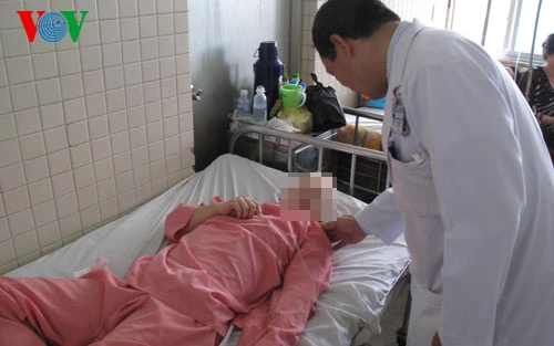 Chồng đánh vợ đến hôn mê, liệt nửa người bên trái ảnh 1