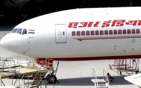 Cơ trưởng đánh nhau với thợ máy ngay trong buồng lái trước giờ cất cánh ảnh 1