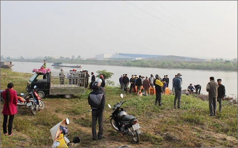 Thương tâm: Nhảy xuống sông cứu bạn, cứu không được cả 2 cùng chết thảm ảnh 1