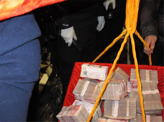 Nhận tiền thưởng Tết như thế này mới đã tay! ảnh 6