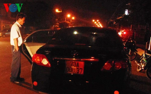 Đình chỉ thanh tra giao thông say rượu quấy nhiễu CSGT ảnh 1