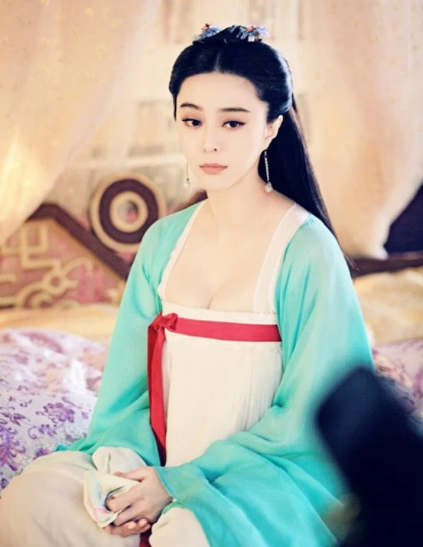 Bí ẩn đằng sau bộ trang phục lộ da thịt của Võ Mỵ Nương ảnh 4 Bí ẩn đằng sau bộ trang phục lộ da thịt của Võ Mỵ Nương ảnh 4