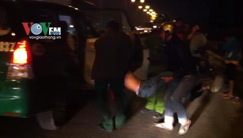 Tháo rời xe 'đối thủ' sau khi va chạm, người đàn ông bị đánh nhập viện ảnh 1