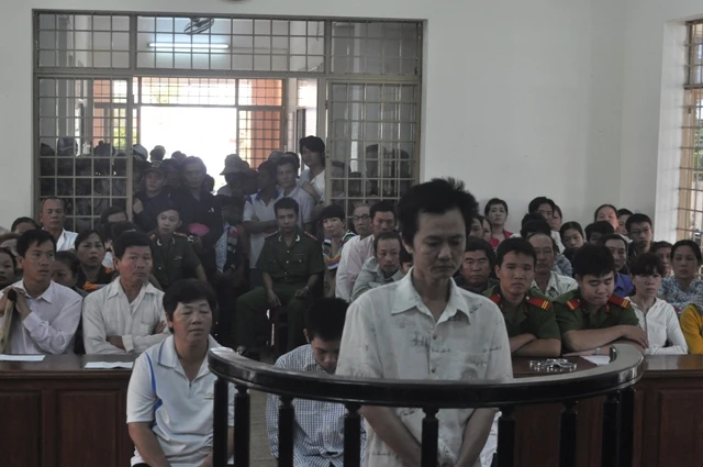 Hối hận, thứ tha và nước mắt trong một phiên tòa đặc biệt... ảnh 1