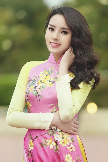 Hoa hậu Kỳ Duyên dịu dàng trong gió xuân ảnh 1 Hoa hậu Kỳ Duyên e ấp trong gió xuân