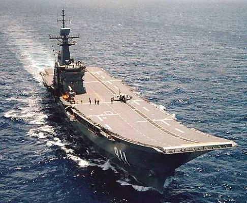 7 tàu sân bay lớn nhất 'siêu tinh vi' trên thế giới ảnh 2