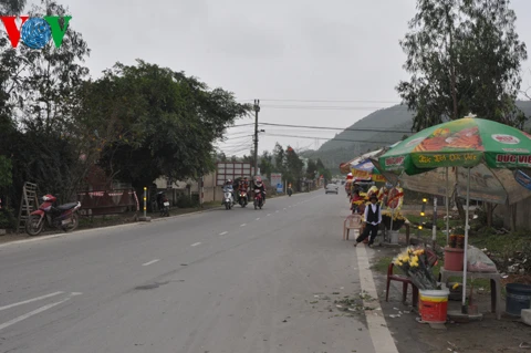 Hàng ngàn người dân thành kính viếng mộ Đại tướng Võ Nguyên Giáp ảnh 1