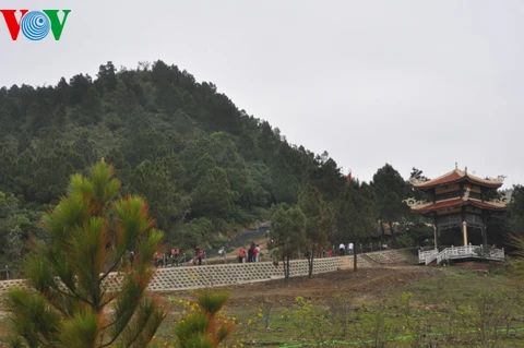 Hàng ngàn người dân thành kính viếng mộ Đại tướng Võ Nguyên Giáp ảnh 6