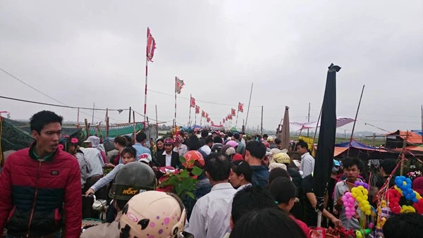 Chưa họp, chợ Viềng đã chật kín người ảnh 13