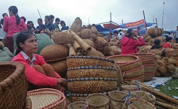 Chưa họp, chợ Viềng đã chật kín người ảnh 9