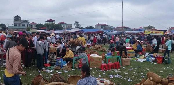 Chưa họp, chợ Viềng đã chật kín người ảnh 7