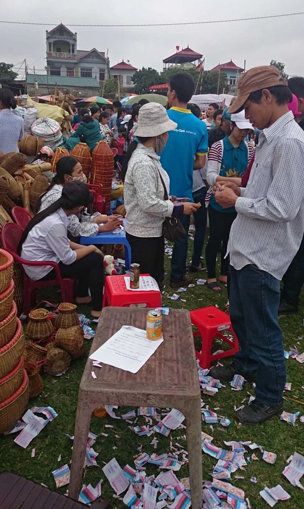 Chưa họp, chợ Viềng đã chật kín người ảnh 6