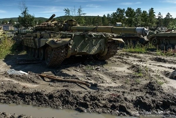 Tiếc ngẩn ngơ hàng trăm xe tăng Nga bị bỏ rơi ảnh 6
