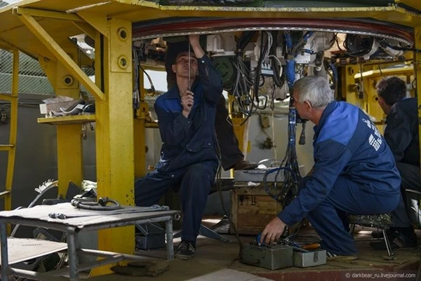 Tiếc ngẩn ngơ hàng trăm xe tăng Nga bị bỏ rơi ảnh 9