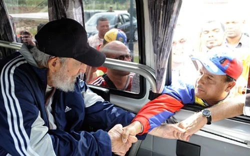 Cựu Chủ tịch Fidel Castro lần đầu xuất hiện sau 14 tháng ảnh 1