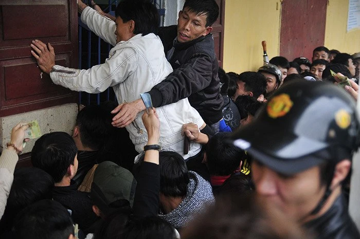 Mua vé, Công Phượng, SLNA, HAGL