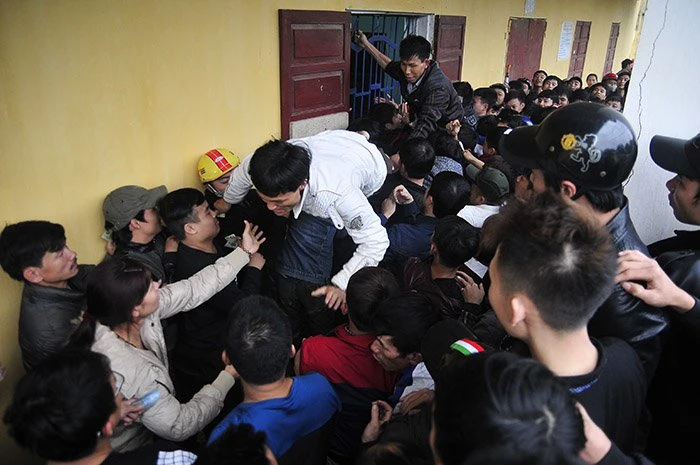 Mua vé, Công Phượng, SLNA, HAGL