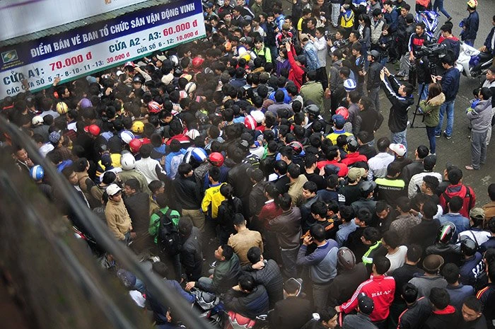 Mua vé, Công Phượng, SLNA, HAGL