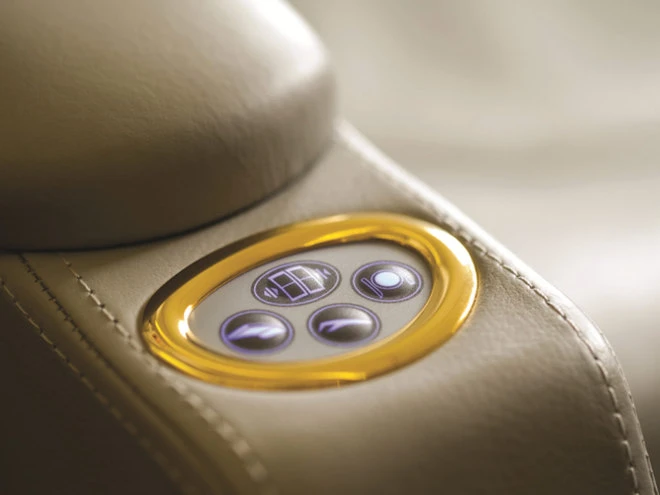 Khoang hạng nhất dát vàng trên máy bay Emirates ảnh 5