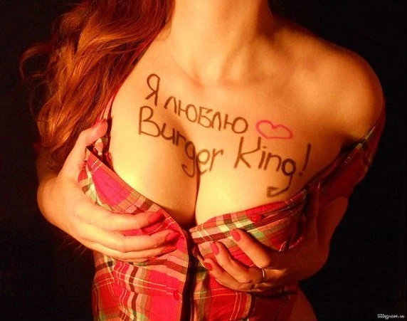 Một công ty gây tranh cãi với dịch vụ đăng quảng cáo lên ngực ảnh 1