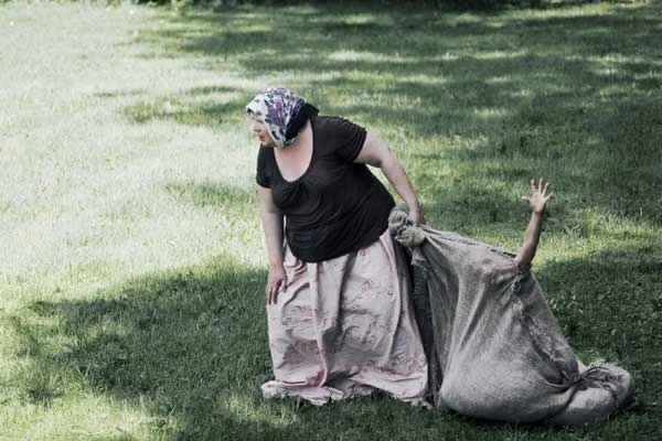 Bộ ảnh, các bà mẹ, 'thức tỉnh', nuôi dạy con