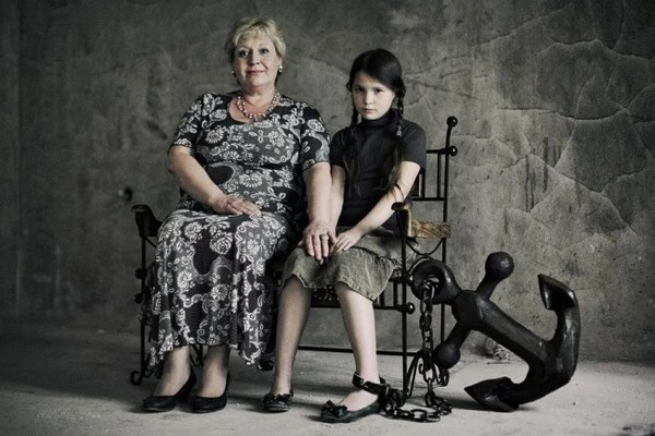 Bộ ảnh, các bà mẹ, 'thức tỉnh', nuôi dạy con