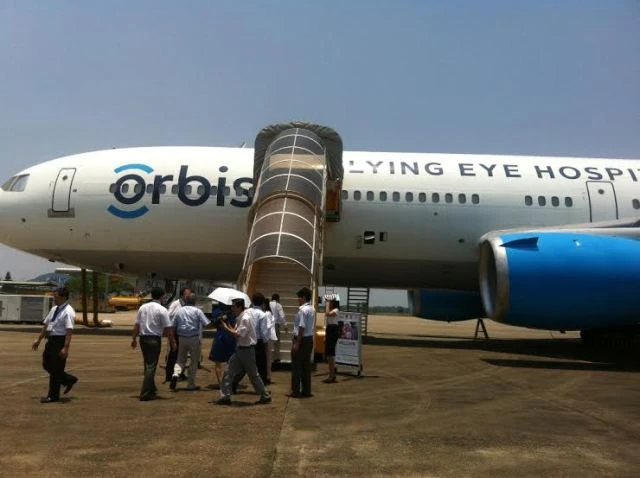 Bệnh viện bay Orbis đến Huế phẫu thuật cho bệnh nhân nghèo ảnh 1