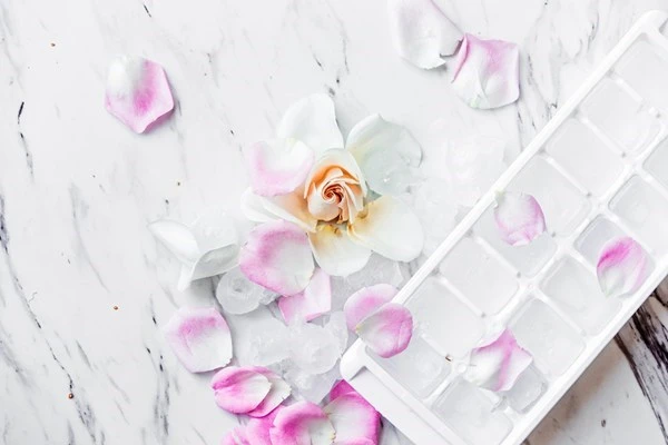 Nghiên cứu năm cách làm đẹp bất ngờ từ đá viên trong tủ lạnh ảnh 3