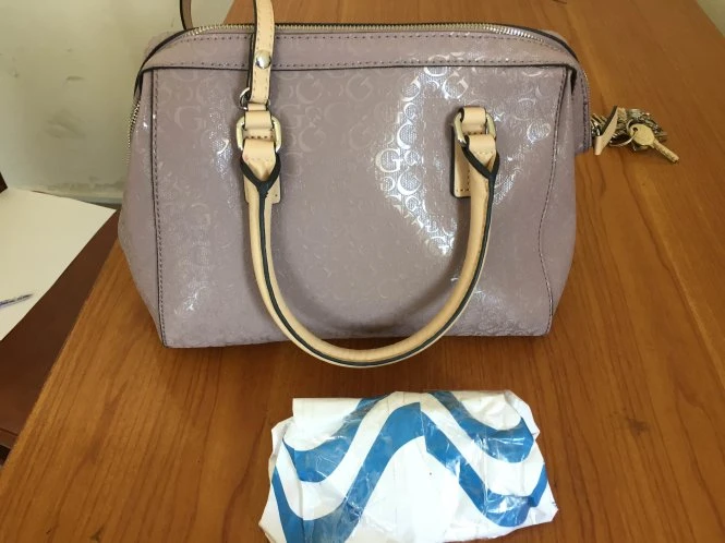 Chiếc giỏ xách Kha trộm của chị Nga - Ảnh: Khôi Nguyên