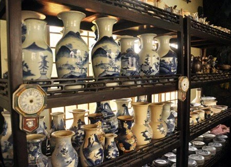 Kho cổ vật của 'ông trùm' gốm sứ Sài Gòn ảnh 2