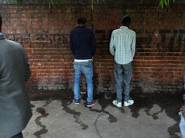 Đi vệ sinh công cộng còn được tiền để giảm 'tè bậy' ảnh 1